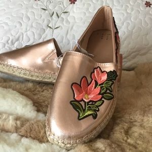 Embroidered espadrilles. NWT. 🌸🌺